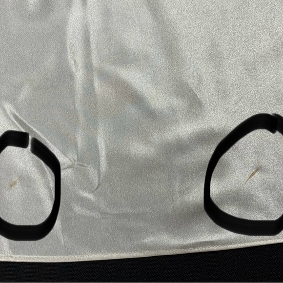 NWT Flora Nikrooz Ivory Night Gown&Robe. S/M. See pics for stains on end of gown - Picture 13 of 15